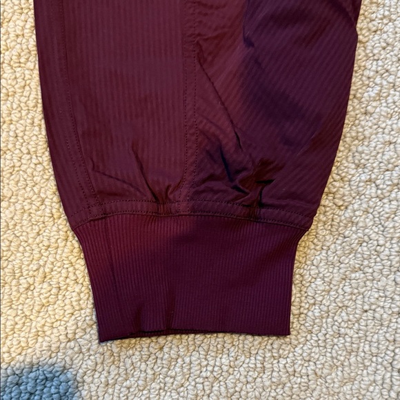 lululemon athletica women’s dance studio Joggers (regular, maroon) - Picture 4 of 6